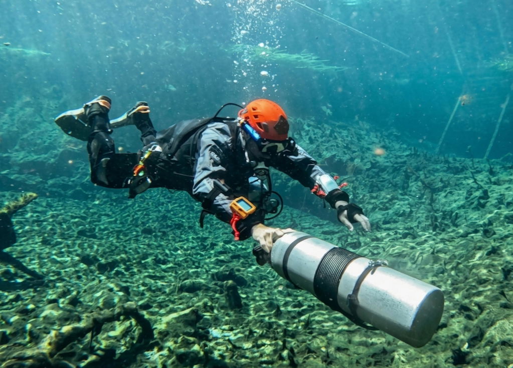 OrcaTorch Recreational Diving D710 torcia subacquea 3000 lumen nera 1 batteria
