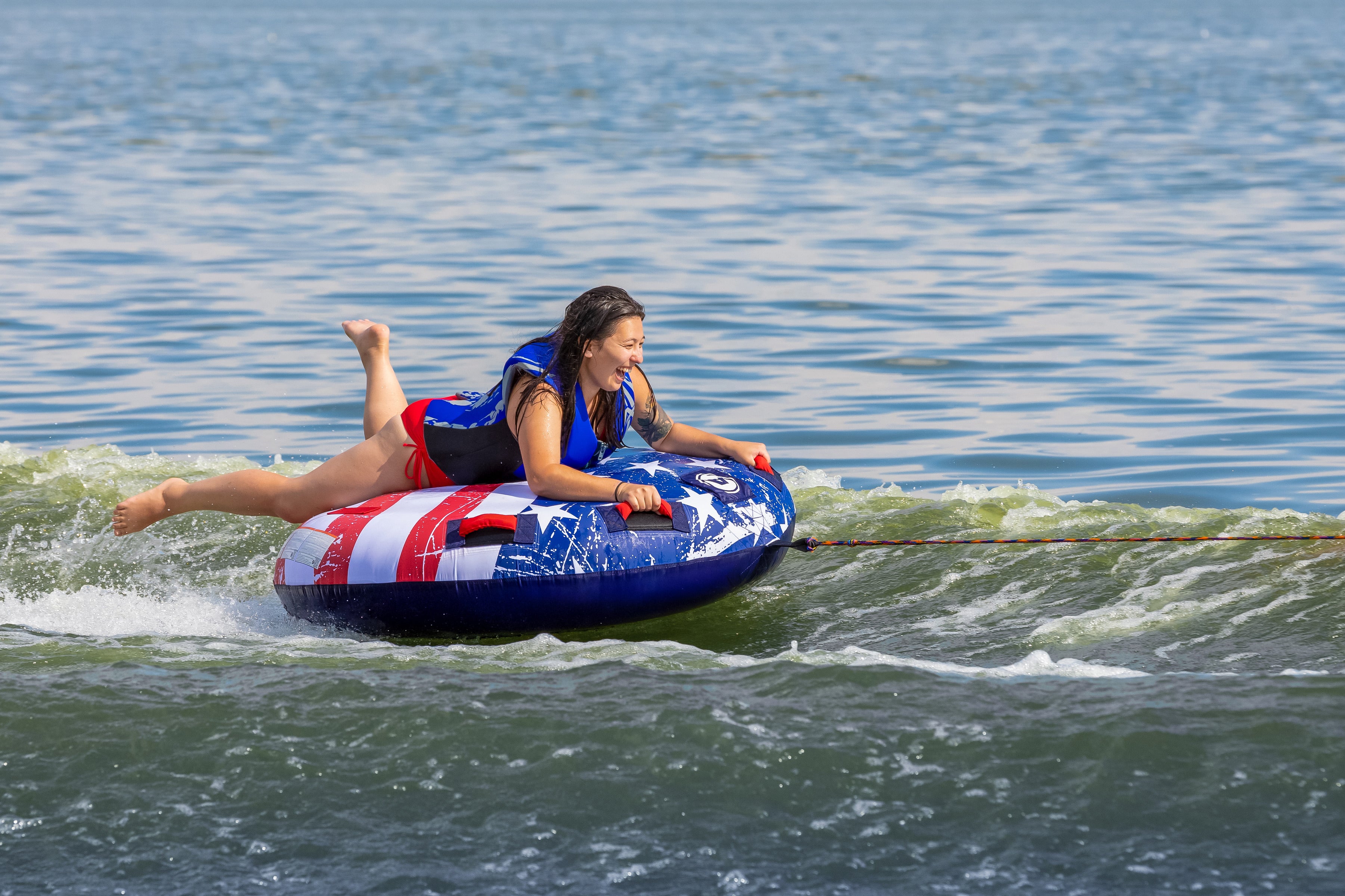 AIRHEAD Towable Tubes Stars & Stripes Kit ciambella trainabile 1 posto con pompa e corda