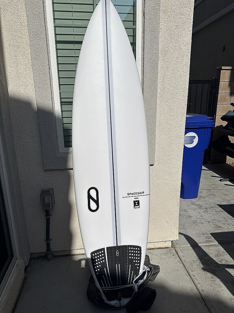 Firewire Slater Designs Spaceship tavola surf nera 5'6" I-Bolic 2.0